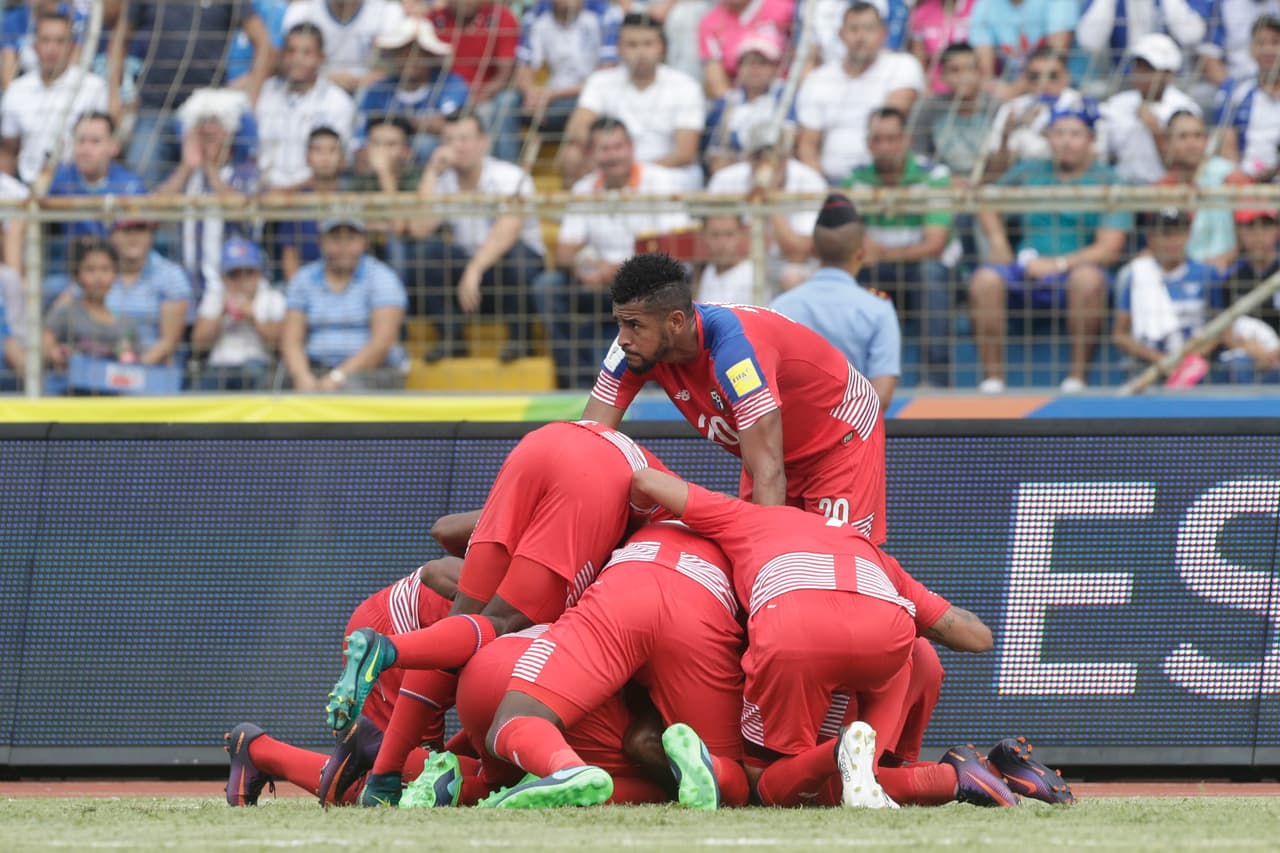 El triunfo en el estadio Olímpico de San Pedro Sula llegó con un gol de tiro libre de Fidel Escobar y extendió su hegemonía sobre los 'catrachos'.