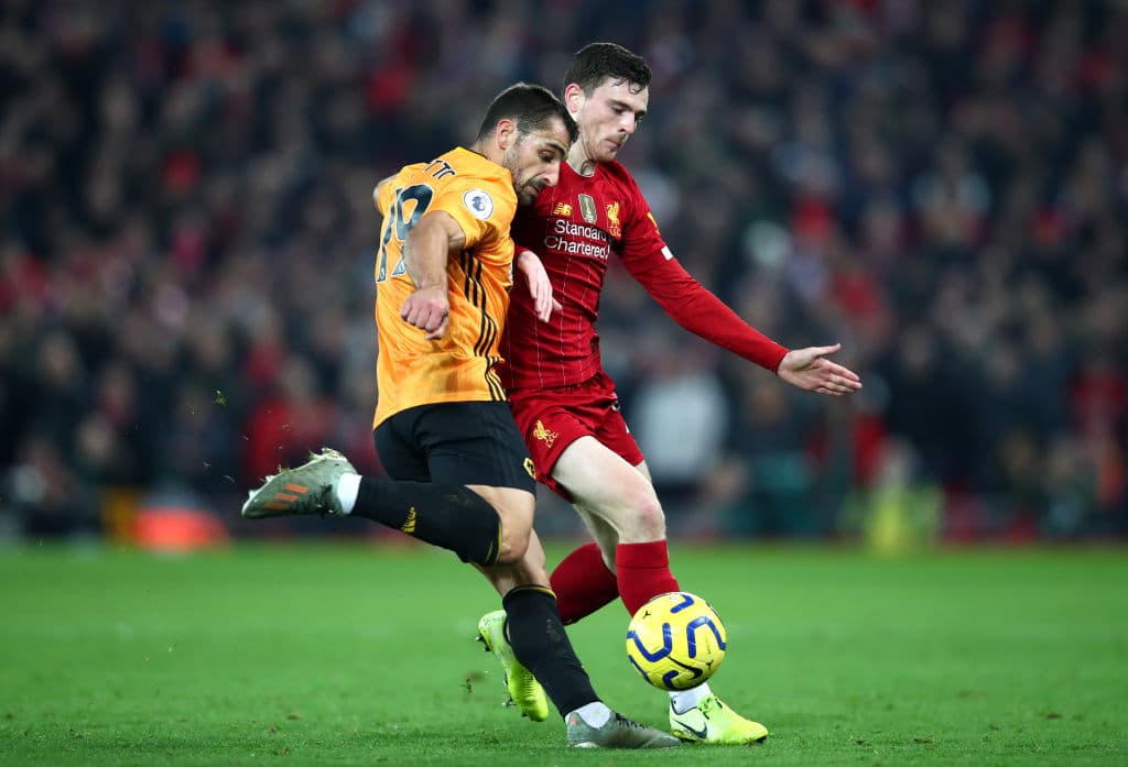 Adam Lallana asistió a Sadio Mané para el triunfo del Liverpool 1-0 sobre el Wolverhampton, a quien el VAR le anuló un gol por fuera de lugar.