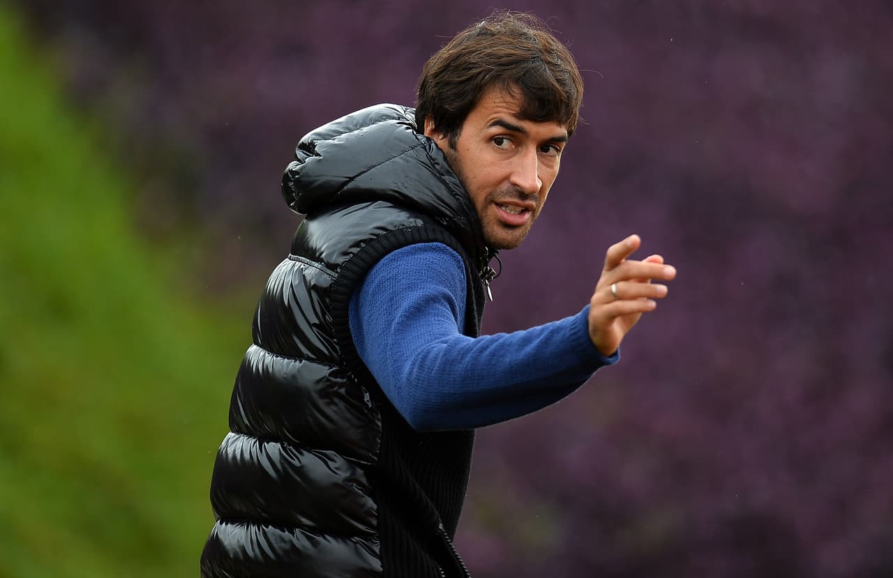 <b>Raúl: </b>'El ángel del Madrid', como era conocido en su paso por el Real Madrid, está empezando su carrera como entrenador en el Cadete B del equipo 'Merengue'.