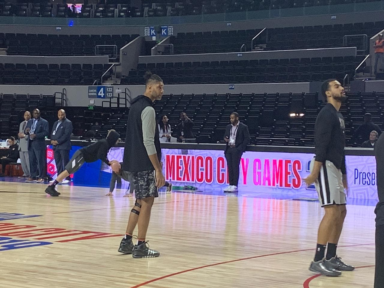El Arena Ciudad de México esta listo para albergar el duelo de la NBA entre Spurs y Suns.