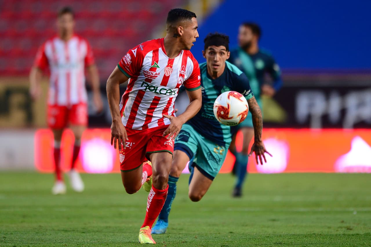 Los Rayos se mostraban ligeramente más ofensivos los primeros minutos de juego.