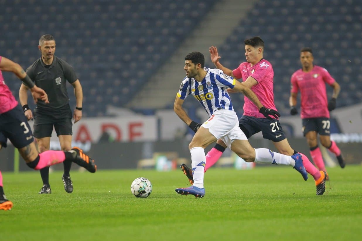Con goles de Sérgio Oliveira, Toni Martínez y Evanilson, Porto gana y toma el subliderato momentáneo de la Primeira Liga.