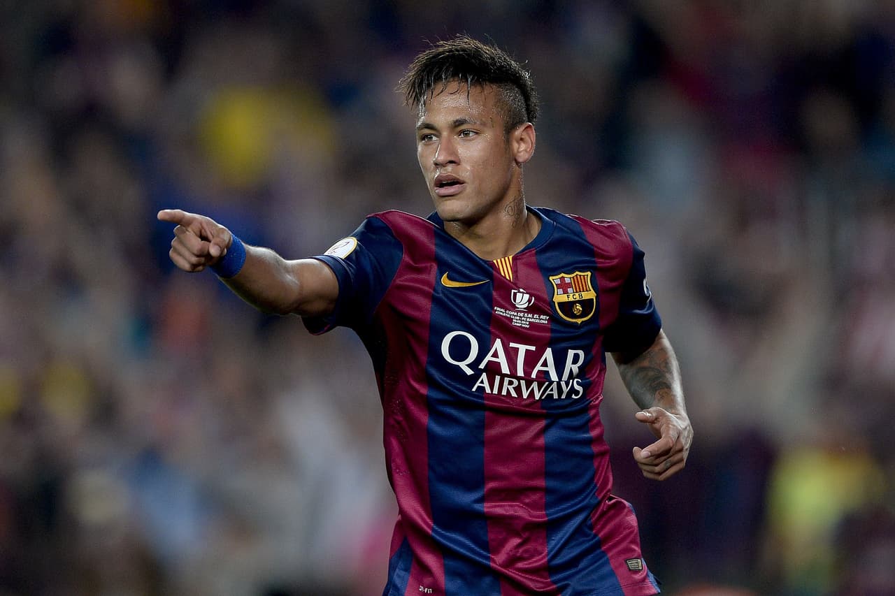Neymar Jr. iba a ser el protagonista del fichaje más inverosímil de todos los tiempos. La prensa sensacionalista de Inglaterra aseguró que el Manchester United lo quería a toda costa como su máxima estrella y pagaría una cifra descomunal.