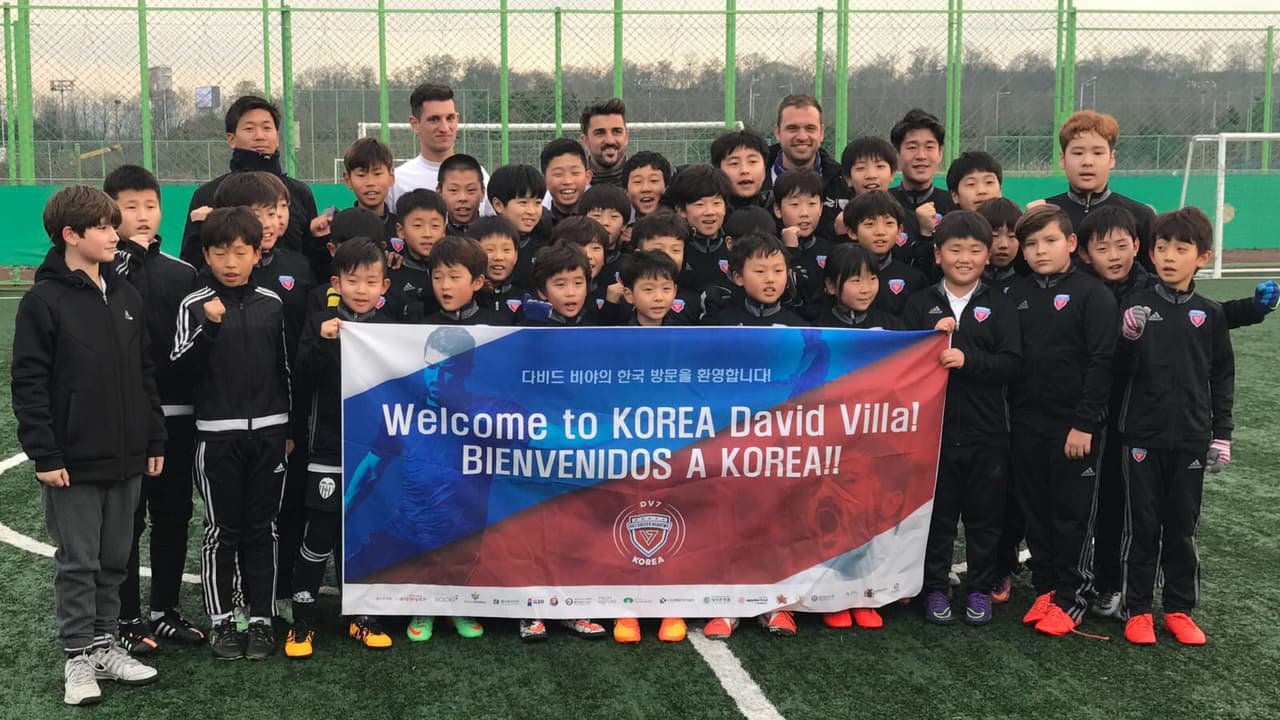 Villa hizo otra parada en Asia, esta vez en Corea del Sur, donde realizó una clínica de fútbol con varios jóvenes.