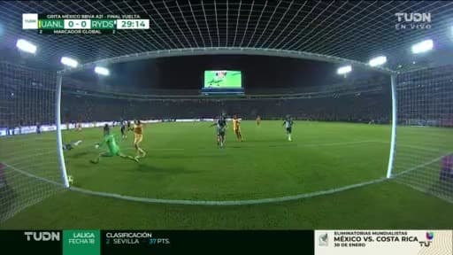 ¡Centro venenoso! Ovalle hace un jugadón y casi provoca autogol de Cadena