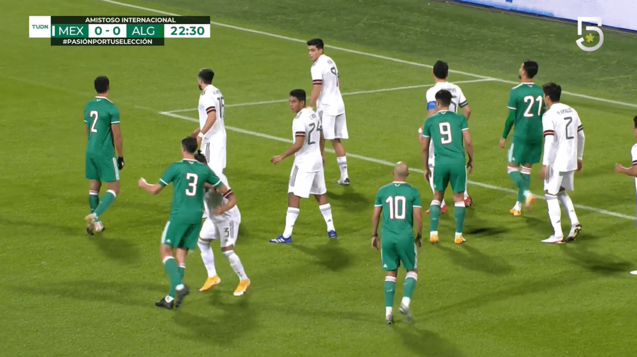 Un intenso partido entre Argelia y México, el marcador se mantiene 1-1