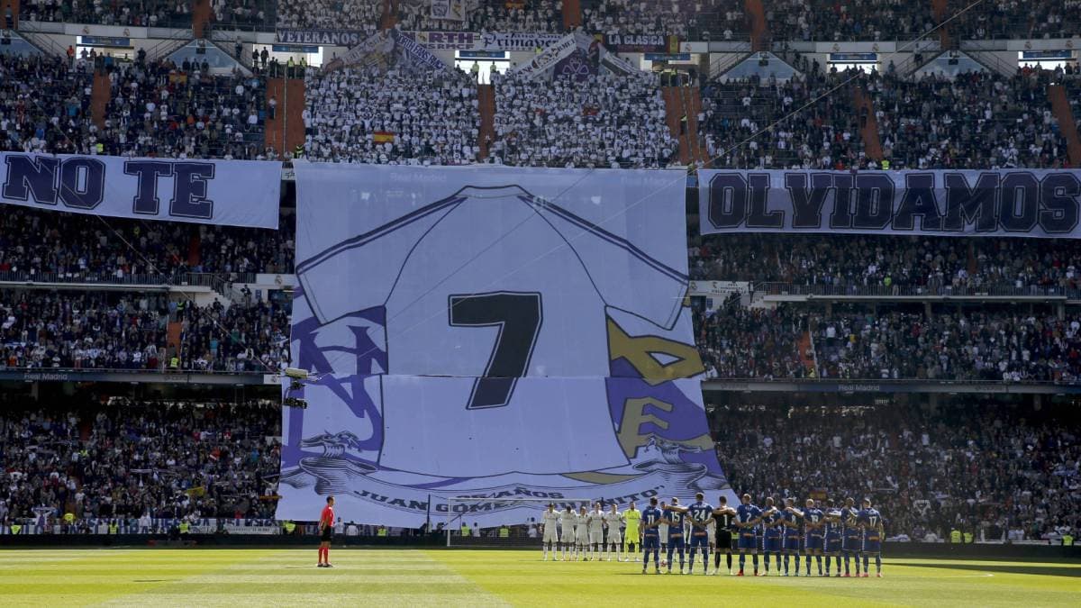 Cada partido en el Santiago Bernabéu, la afición lo homenajea en el minuto 7 de los partidos desde que falleció en 1992 en un accidente de tráfico.