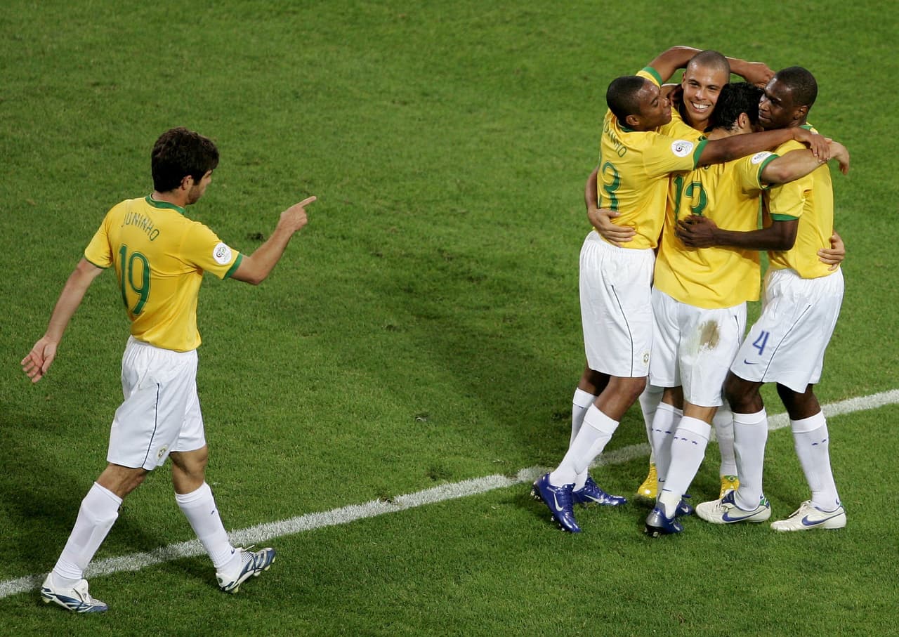 Se destaca, por supuesto, el juego de Fase de Grupos entre Japón y Brasil, donde la Verdeamarelha goloeó 4-1 con doblete de Ronaldo.