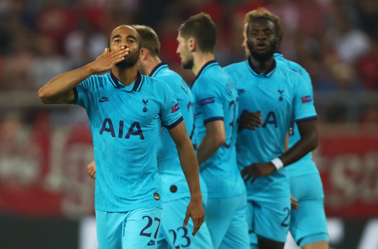 Marcó un golazo desde fuera del área ante el Olympiakos, en el empate del Tottenham 2-2 en su debut en Champions League.