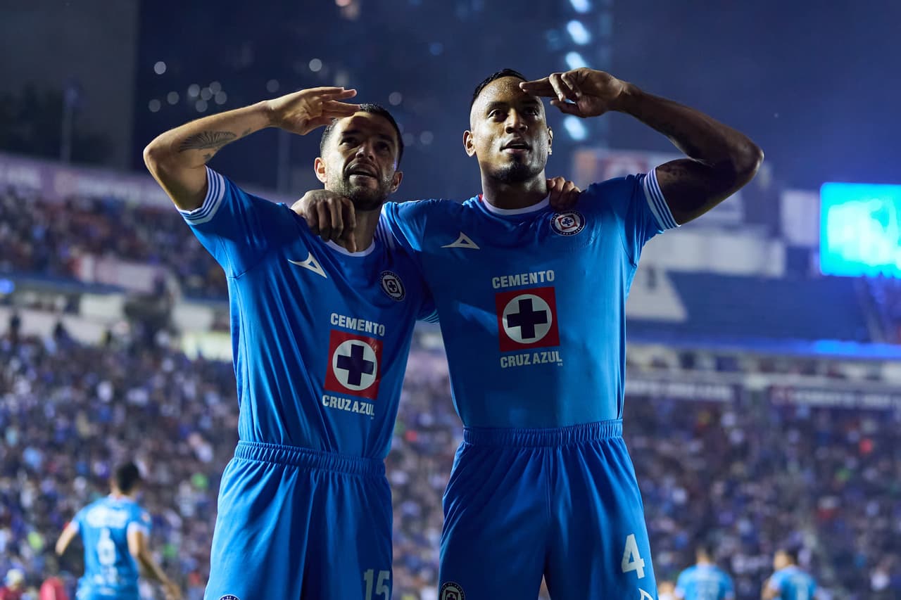 Cruz Azul vence a Chivas con atajadones de Mier y errores de la Hormiga