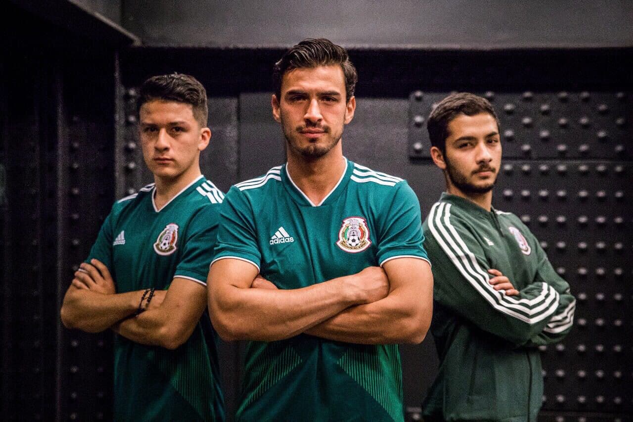 Por su parte, la 
<b>selección de México </b>tendrá esta playera que se basa en diseños de los 90's de la marca alemana.