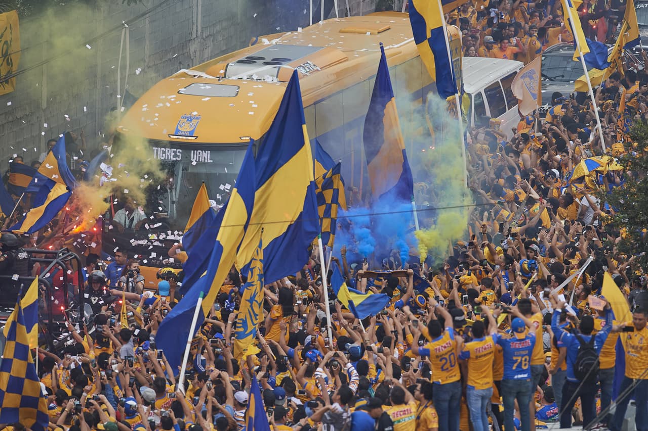 ¡Vaya manera de apoyar! Con este cálido recibimiento de sus aficionados, Tigres deba salir como una fiera para la Ida de la Final de la Liga Campeones de la Concacaf. Echen un vistazo al respaldo.