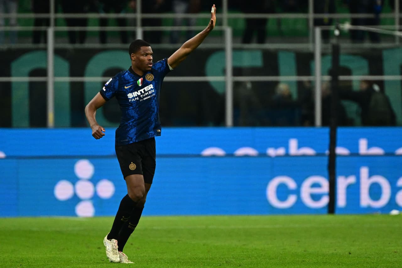 Lucas Torreira adelantó a la Fiorentina, pero neerlandés Denzel Dumfries le dio el empate al Inter.