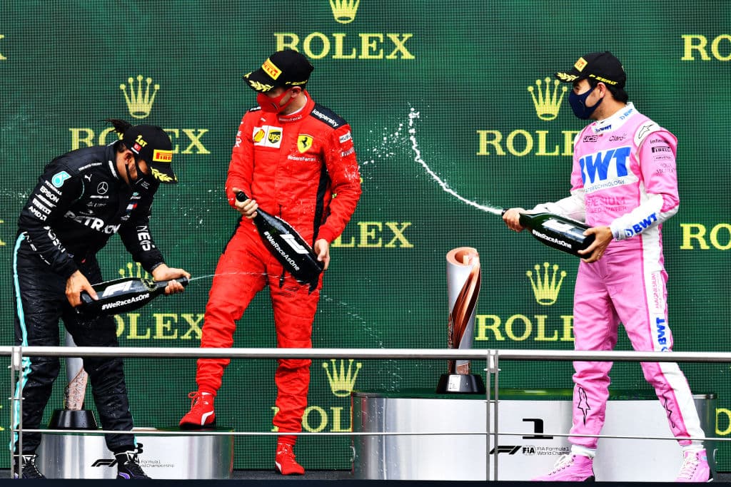 Sergio Pérez felicita a Lewis Hamilton dos días después