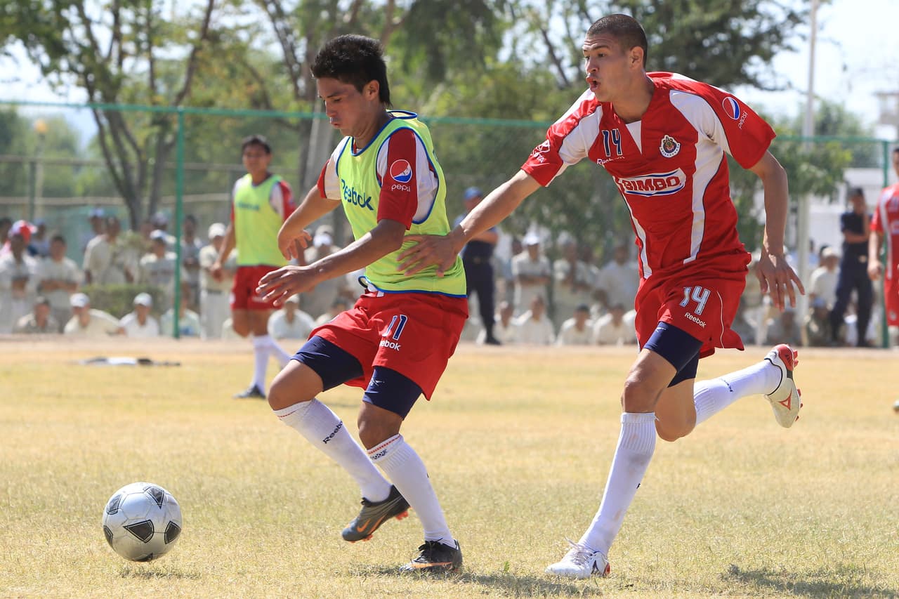 Dávila pertenece a la generación dorada del Rebaño Sagrado junto con otras promesas como Jorge Enríquez y Kristian Álvarez.