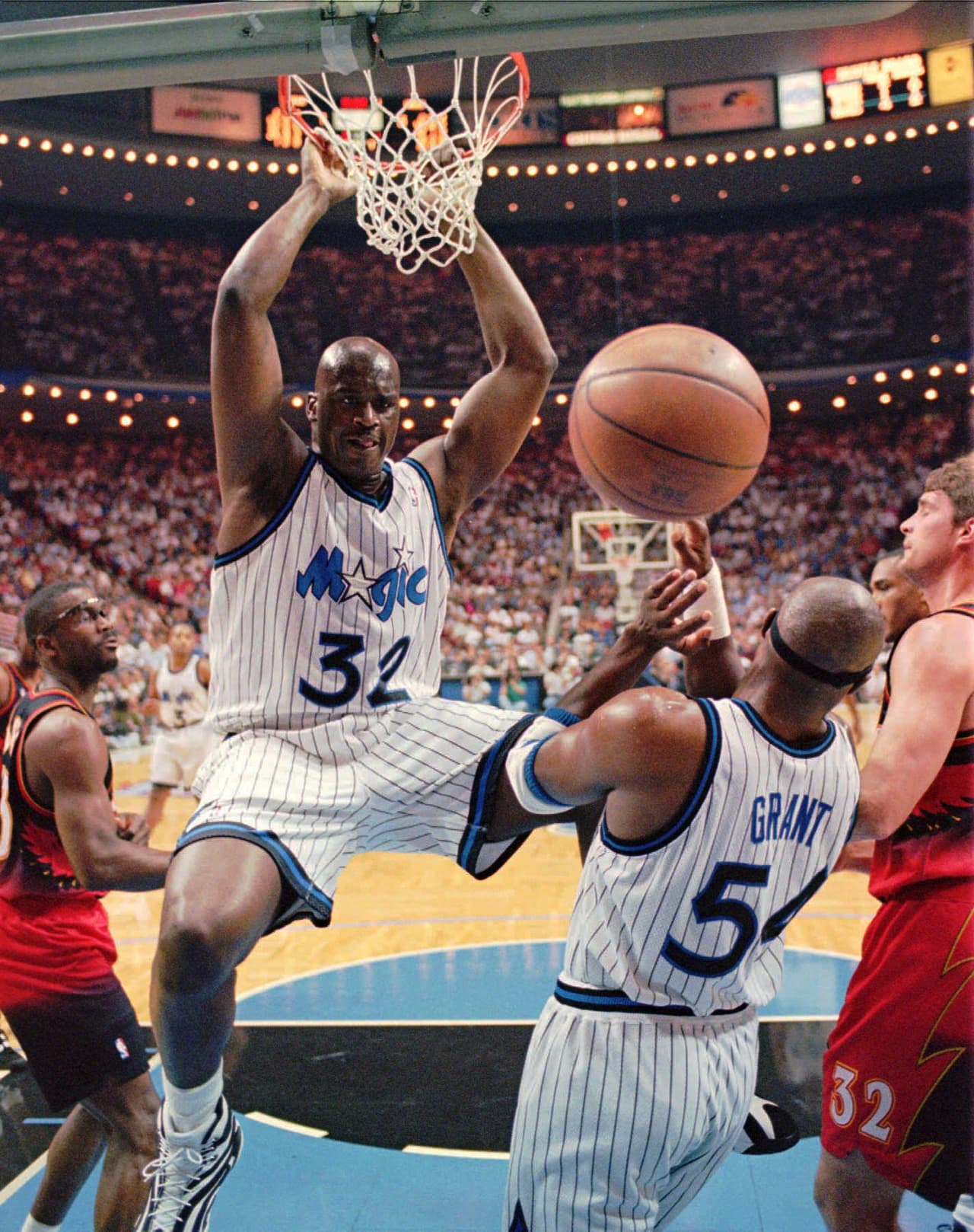 <b>Orlando Magic: Shaquille O'Neal</b>. Aunque varios de los récords importantes están en poder de Dwight Howard y luego Shaq fue exitoso en otros lados, el 32 será eterno ídolo en Orlando.