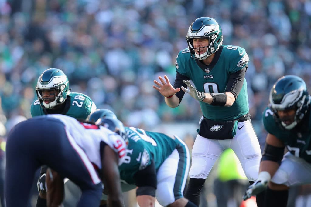 Nick Foles completó 35 de 49 pases para ganancia de 471 yardas, con cuatro envíos a la zona final y una intercepción. Fue capturado una vez.