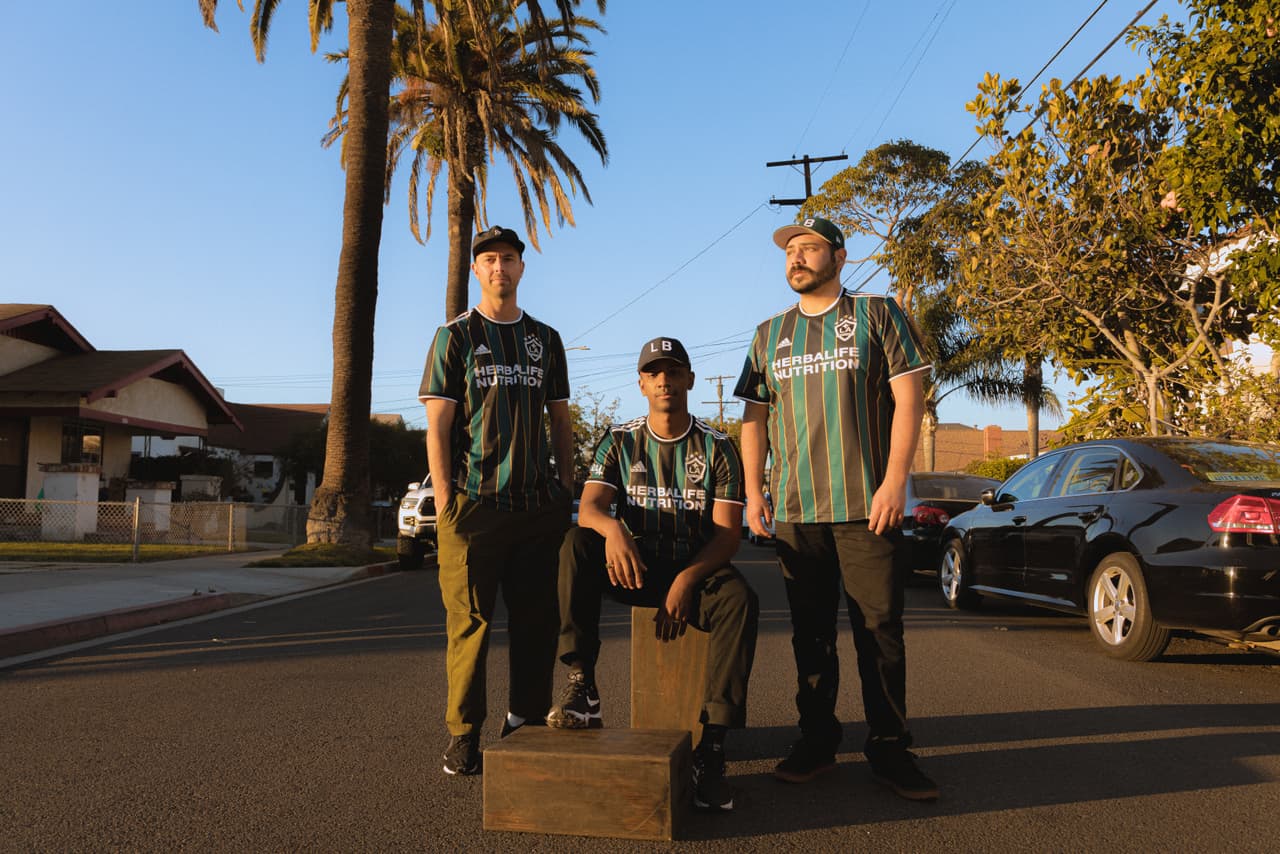Así luce el espectacular jersey retro del Galaxy.