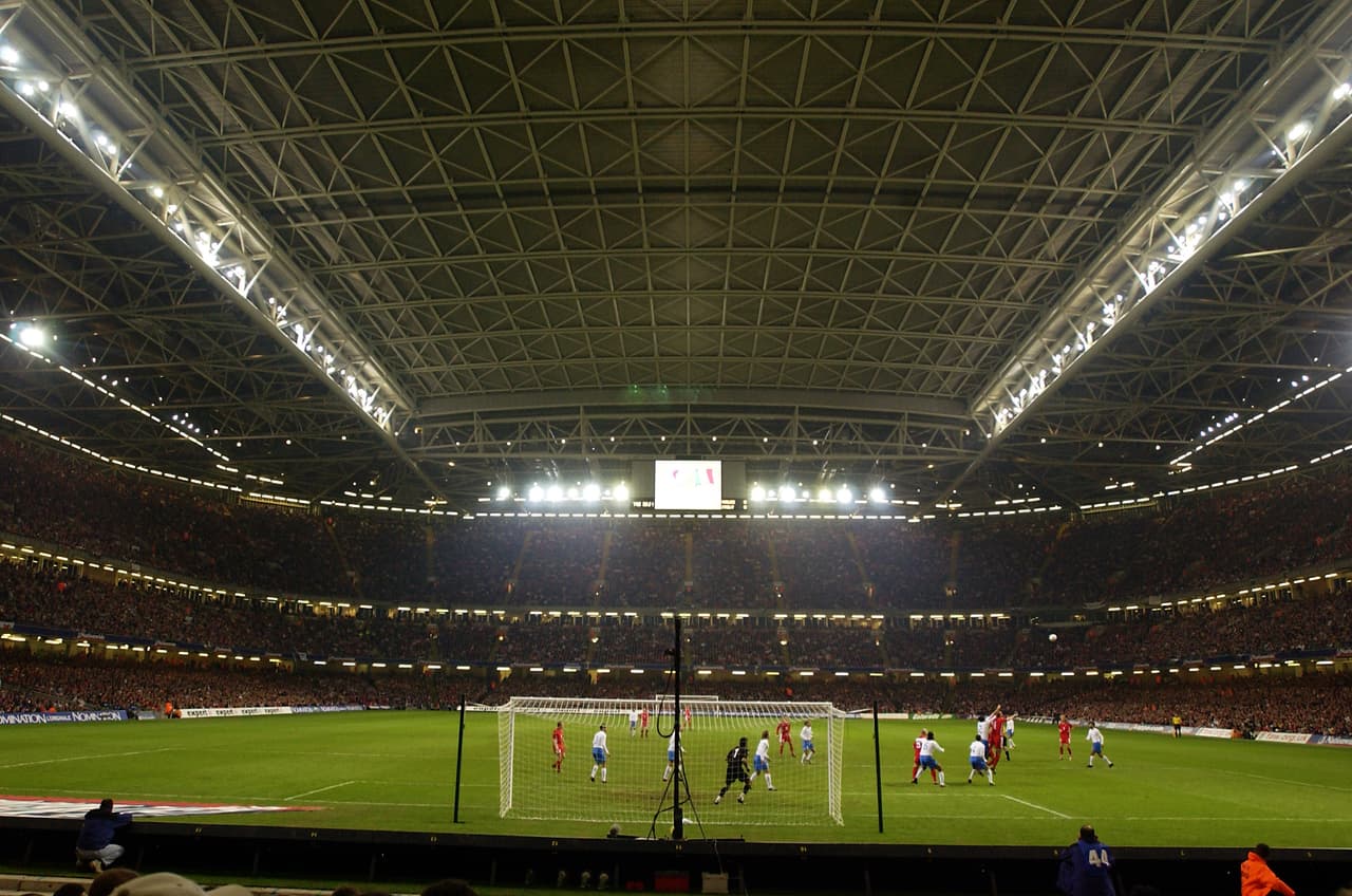 Como una particularidad, el Millennium Stadium mantuvo la tribuna norte del antiguo Estadio Nacional debido a que ésta colinda con un pequeño estadio, el Cardiff Arms Park, casa del Cardiff R.F.C..