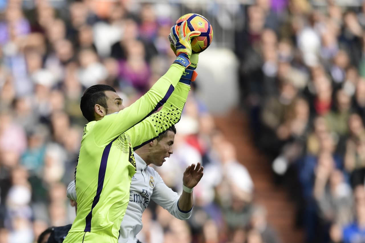 El arquero Diego López fue determinante para evitar que la ventaja fuera mayor en el Santiago Bernabéu.