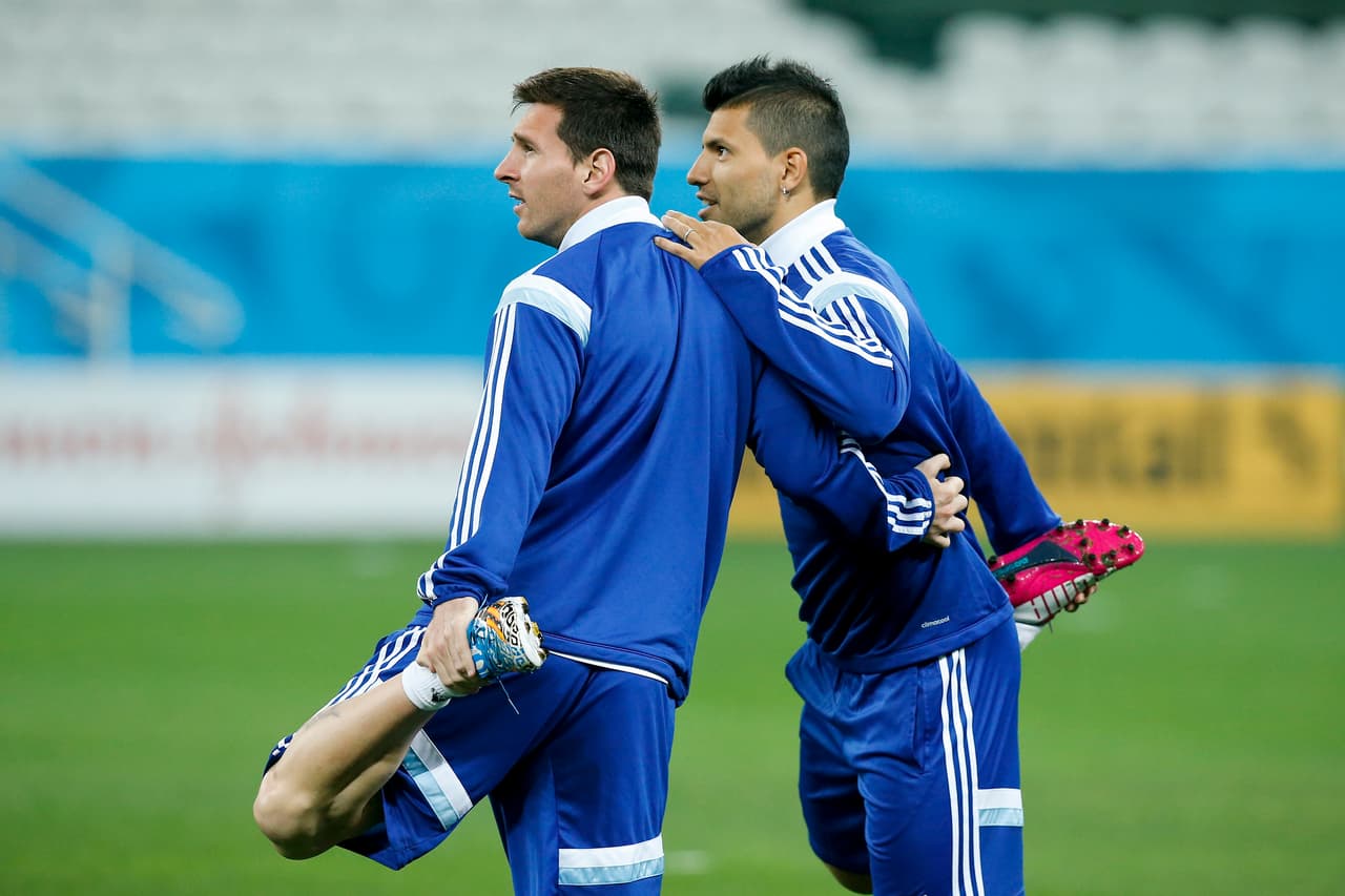 El exAtleti también se dio tiempo para explicarle a Leo el concepto ‘chetado’ en los videojuegos, ya que el 10 no tenía ni idea de lo que significaba.