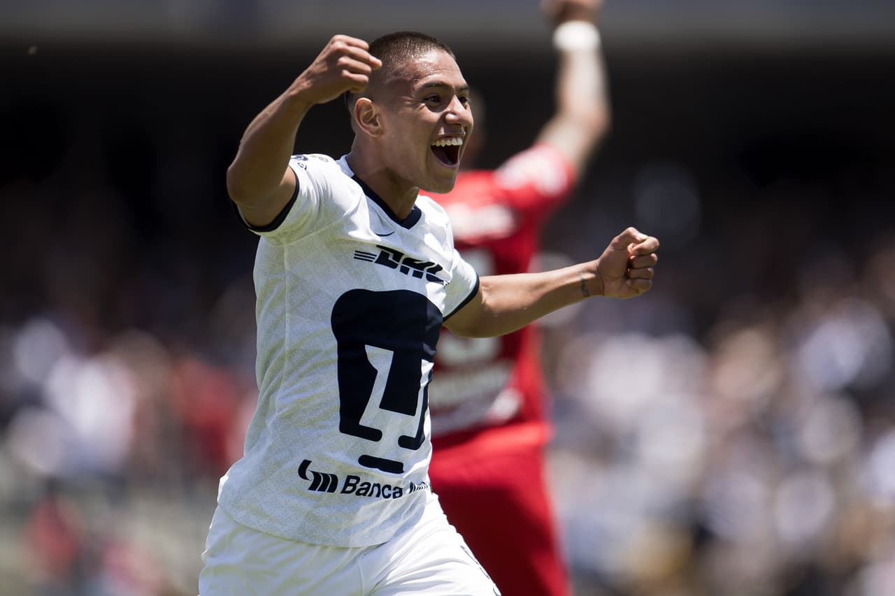 Bryan Mendoza se convierte en héroe del partido.