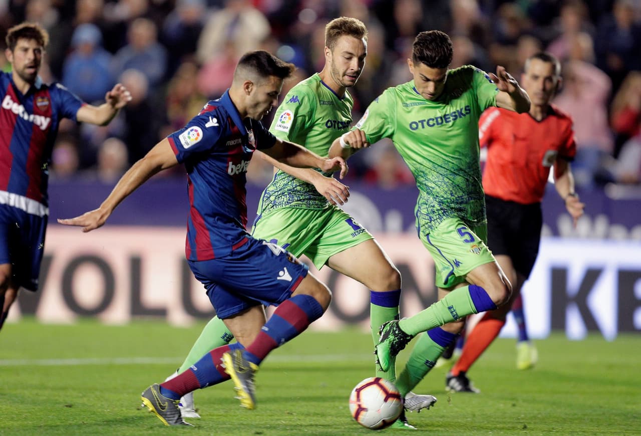 Y a cereza en el paste. A los 81 minutos el defensa Coke marcó el 4-0 para sellar una noche redonda para el equipo Granota que se aleja de los puestos de descenso.