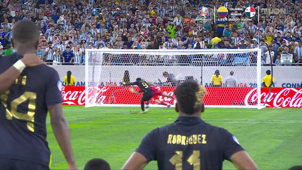 ¡GOL!  anota para Argentina. Gonzalo Montiel
