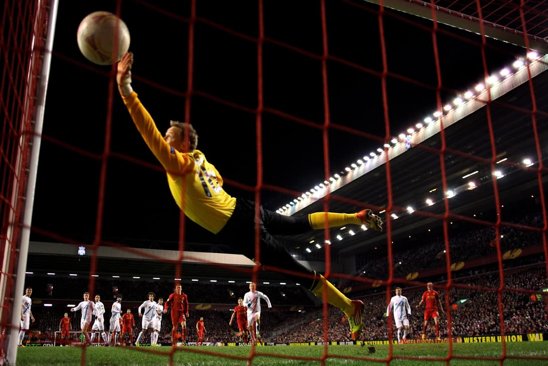 2. Liverpool FC vs. FC Zenit St Peterburg – UEFA Europa League: Vyacheslav Malafeev logró esta impresionante estirada que resutó en vano ya que Luis Suárez logró marcar. Fue en la edición 12/13 del torneo europeo.