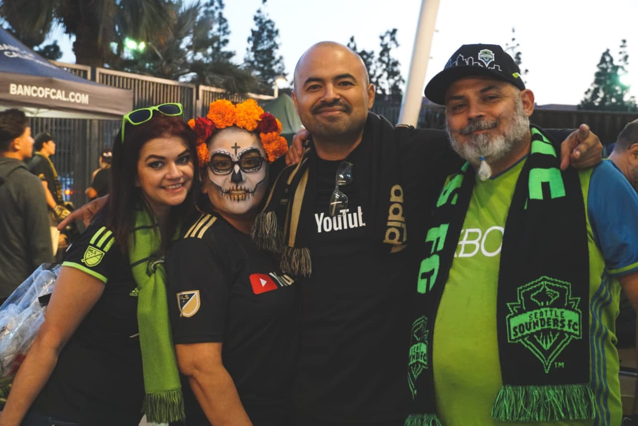 La afición de Los ángeles confía en que su equipo llegue a la MLS Cup, así se vive el encuentro previo al choque con el Sounders.