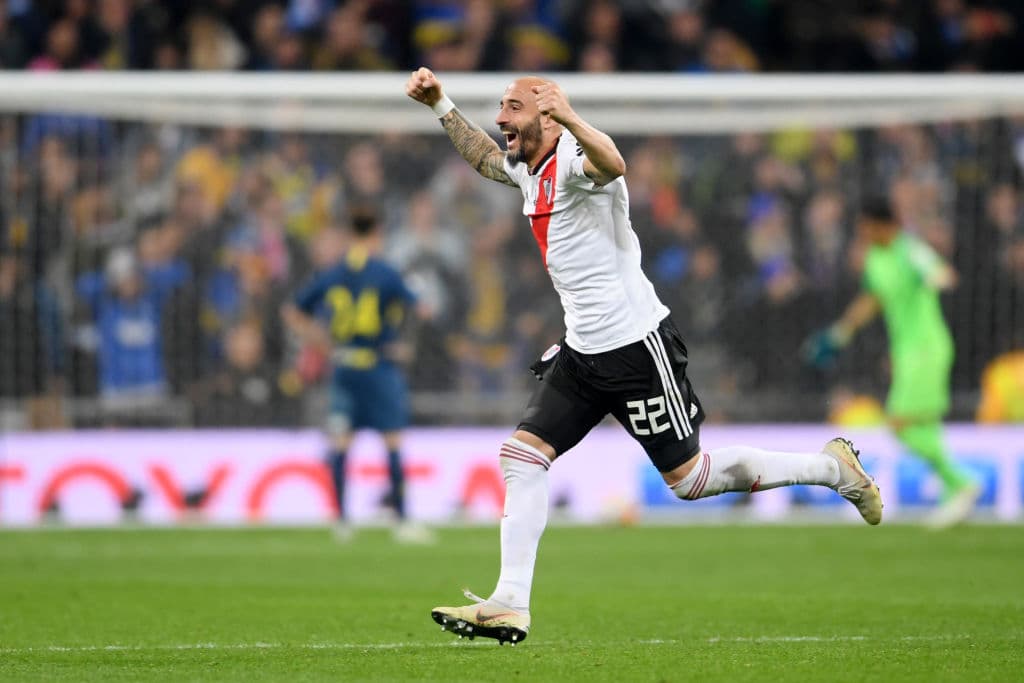 Javier Pinola, 35 años, lateral izquierdo.
