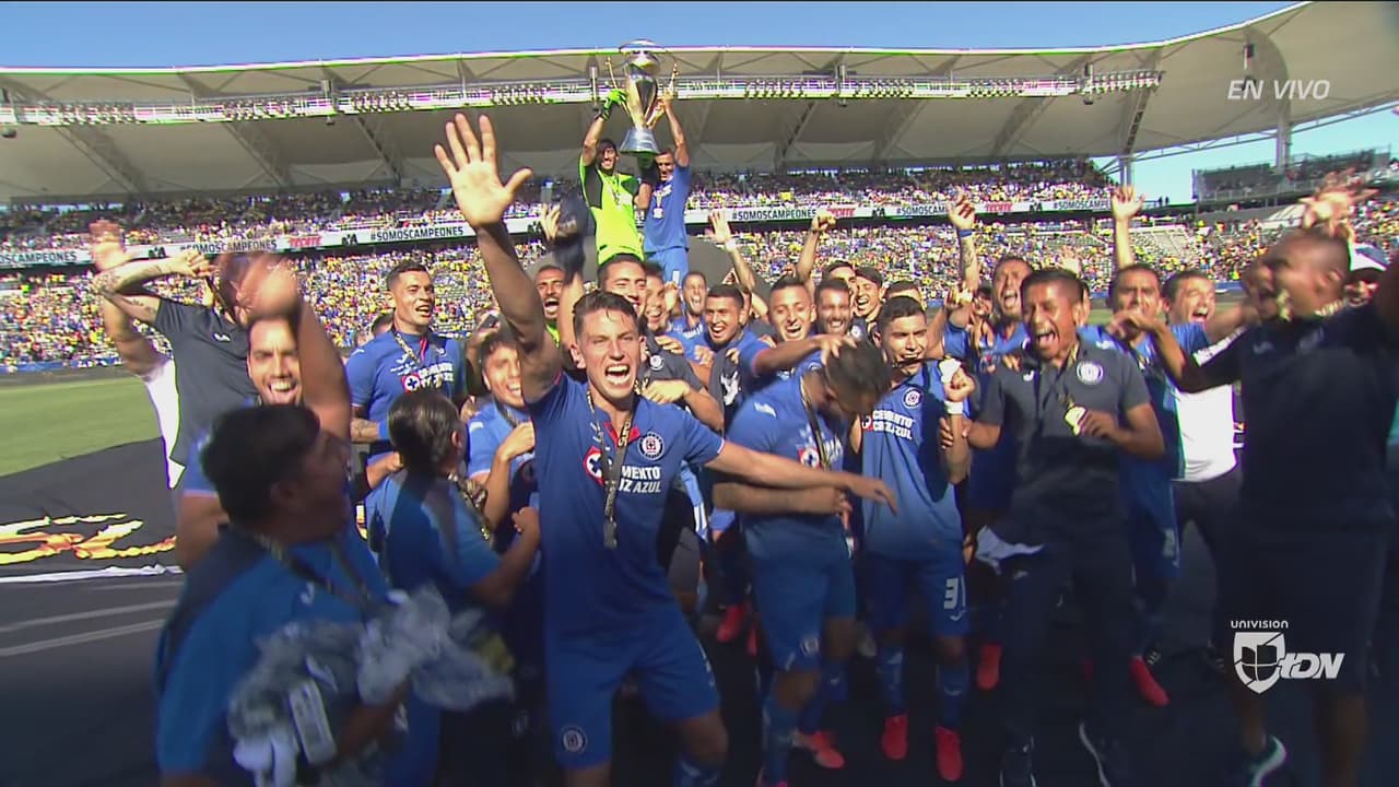 ¡Así se festeja! Cruz Azul levantó el trofeo de la Supercopa MX