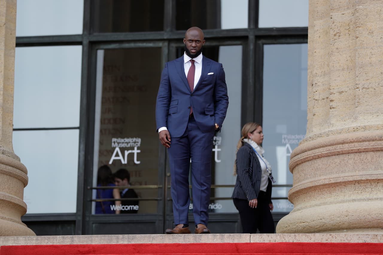 Leonard Fournette, de LSU, llega antes de la primera ronda del draft 2017 de la NFL, el jueves 27 de abril de 2017.