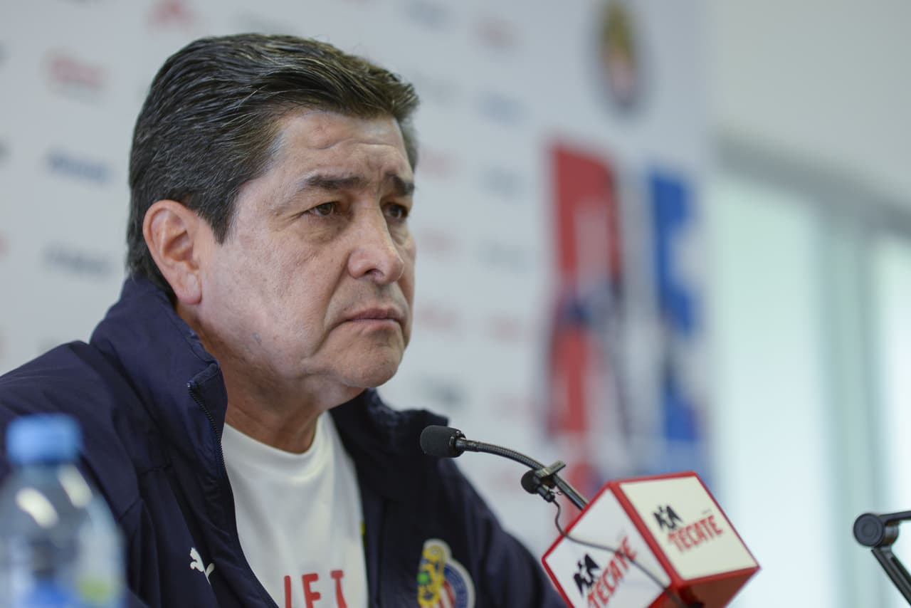 Chivas definirá el futuro de su entrenador esta semana