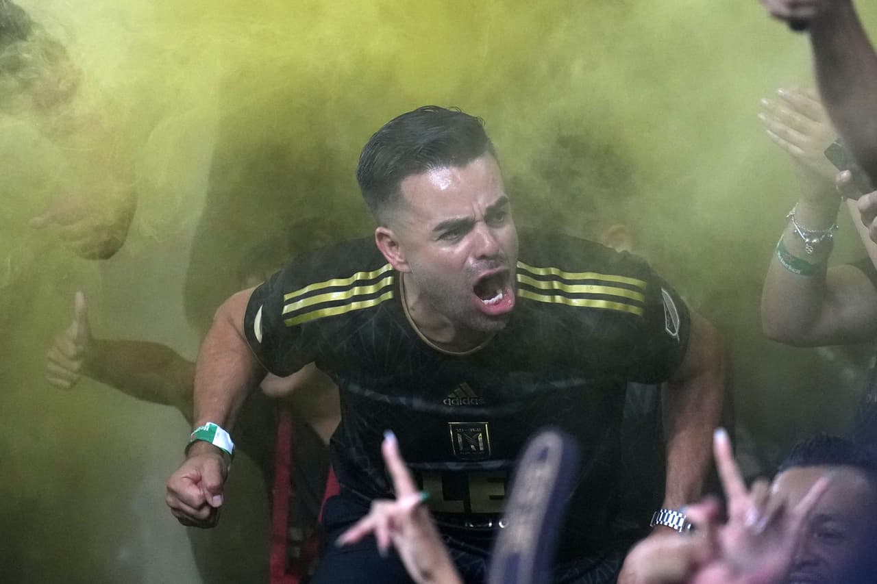 La afición del equipo 'Negro y Oro' sigue disfrutando de la primera posición de LAFC en la Conferencia Oeste y en la clasificación general.
<br>