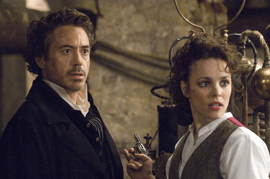 El detective Holmes y su buena amigo y compañero de aventuras Watson montan una serie de ataques contra su enemigo, quien amenaza el bienestar de toda Inglaterra.