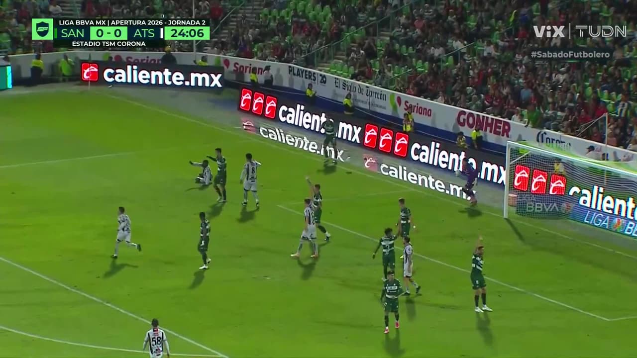 ¡ATAJADÓN de Acevedo! Salva a Santos con una intervención espectacular