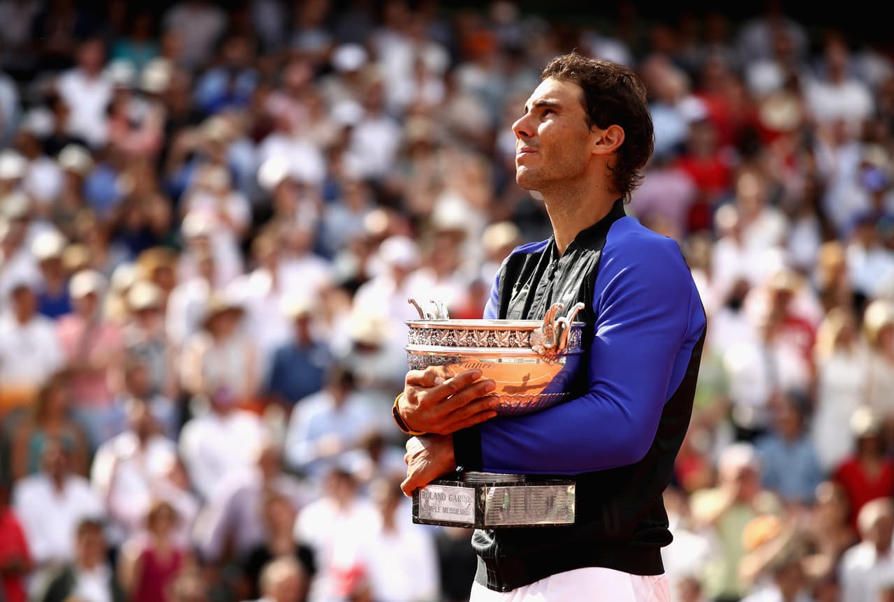 Nadal, que se asegura el número 2 del mundo por vez primera desde octubre de 2014, ganó en París por tercera vez en su carrera sin ceder un set, tras haberlo hecho en 2008 y 2010 y el que menos juegos perdió, 35, la segunda mejor marca de todos los tiempos.
