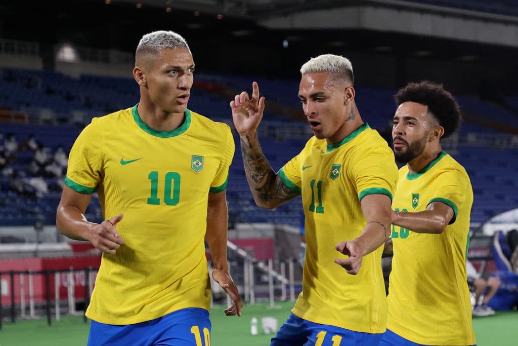 Brasil logró imponerse 3-2 ante una Alemania que no dejó de luchar hasta el último minuto en su debut dentro del Grupo D en los JO de Tokyo 2020. Richarlison se luce esta tarde, pues anotó el hat-trick que le dio la victoria a la escuadra carioca, mientras que por la 'Mannschaft', Amiri y Ache sumaron dos goles.
