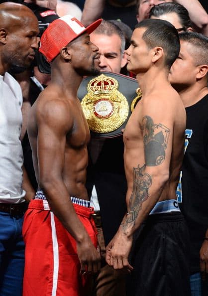 Maidana rompió el contacto con Floyd.