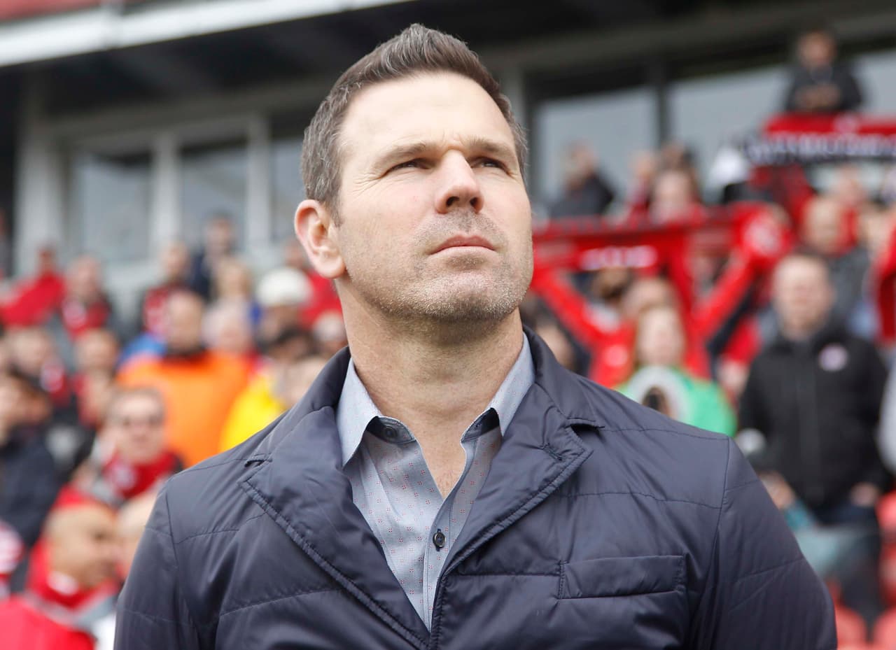 Da toda la sensación de que Toronto FC comienza a salir del pozo para regresar al lugar que merece el vigente campeón de la MLS. El entrenador Greg Vanney tiene bastante que ver en todo eso. En su banco de relevos estarían Tim Melia (Sporting Kansas City), Jorgen Skjelvik (LA Galaxy), Larrys Mabiala (Portland Timbers), Alexander Callens (NYCFC), Felipe Martins (Vancouver Whitecaps), Mauro Díaz (FC Dallas) y Chris Wondolowski (San Jose Earthquakes).