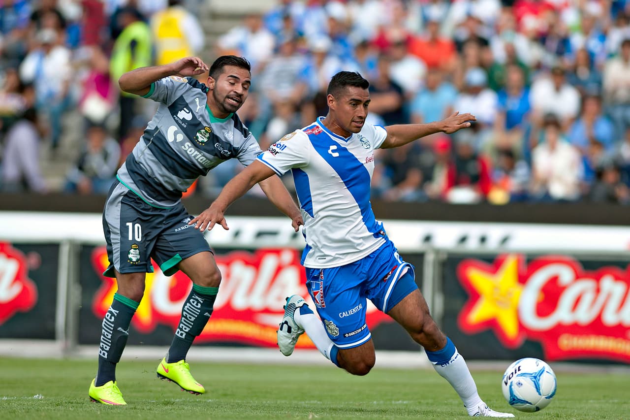 Patricio Araujo se consolidó en Primera División con las Chivas con quienes debutó en 2005, tras 10 años en el rebaño fue transferido al Puebla. Actualmente está sin club.