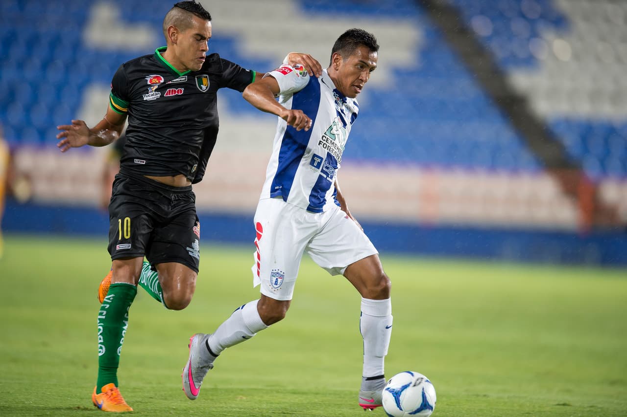 En el medio campo se encontraba Omar Esparza de extracción chiva y quien tras debutar con el Rebaño fue transferido a San Luis y actualmente juega en Tampico Madeiro.