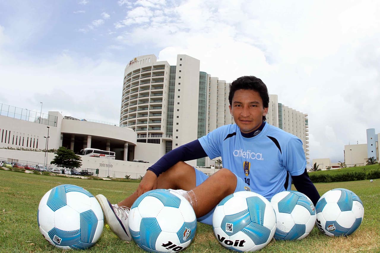 César Villaluz era de los jugadores de los que más se esperaba al iniciar su carrera, sin embargo entre lesiones y mala decisiones salió de Cruz Azul para al San Luis de la división de Ascenso. Ahora milita en Deportivo San Pedro, en el fútbol de Guatemala.