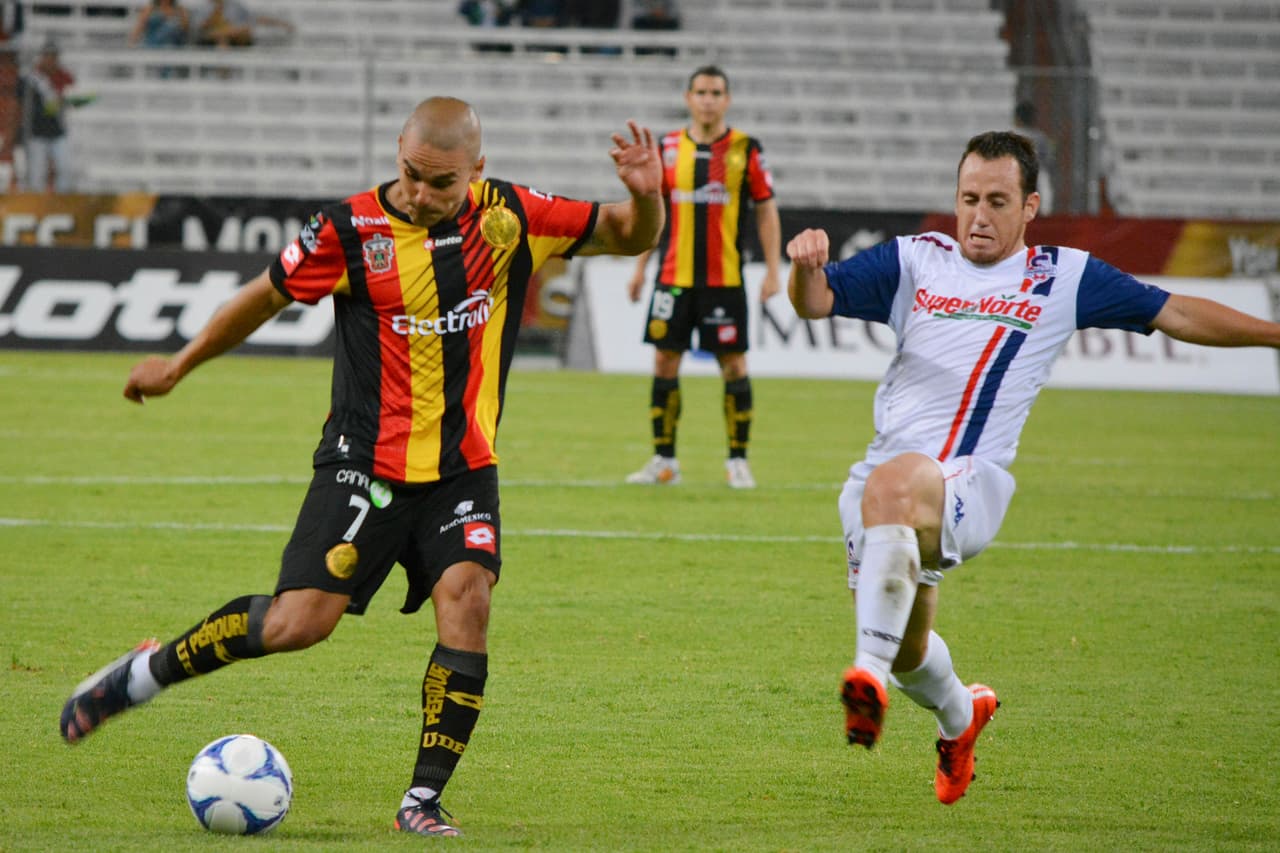 El contención Jorge Hernández debutó con Atlas dos años después del título mundial y tras recorrer varios equipos en México y el Santos de Guápiles de Costa Rica, firmó desde 2014 con Leones Negros, que fue su último club. Ahora está vacante.