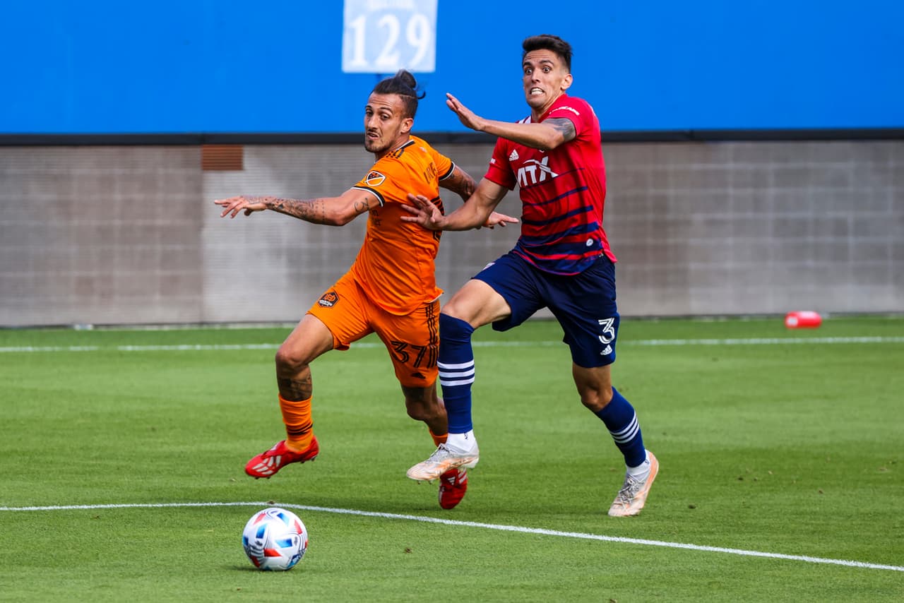 En la cancha, el partido finalizó con un empate 1-1.