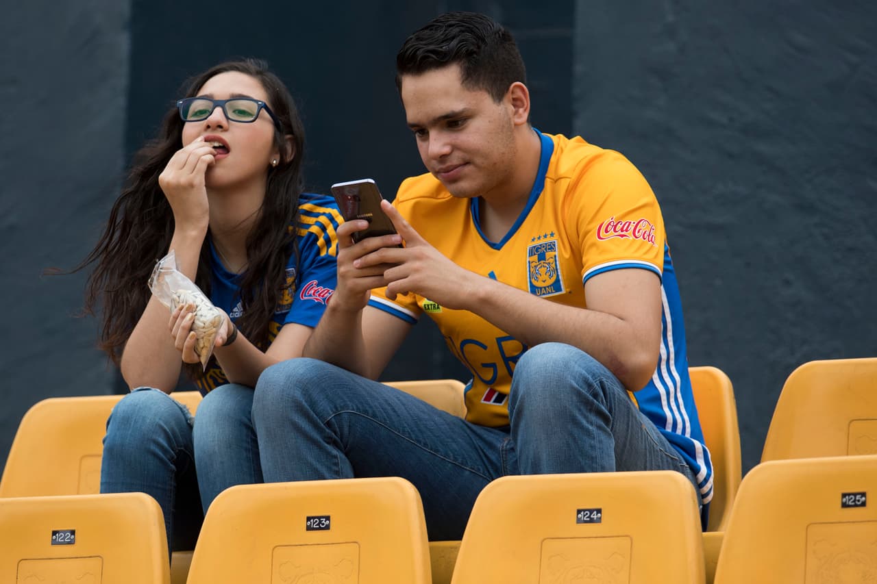 Tigres es el actual campeón del fútbol mexicano y su afición juega un papel fundamental en el éxito del equipo. Siempre leales, siempre creativos para apoyar a los suyos.