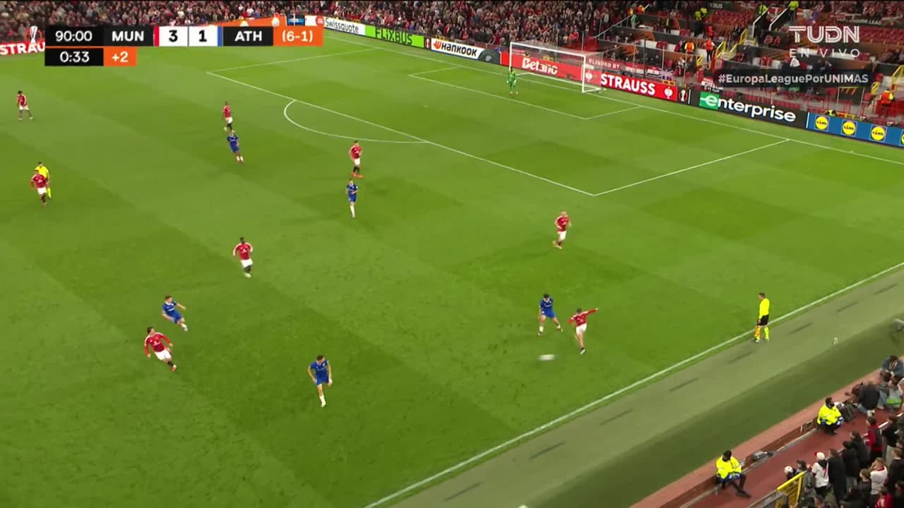 ¡GOL!  anota para Manchester United. Mason Mount