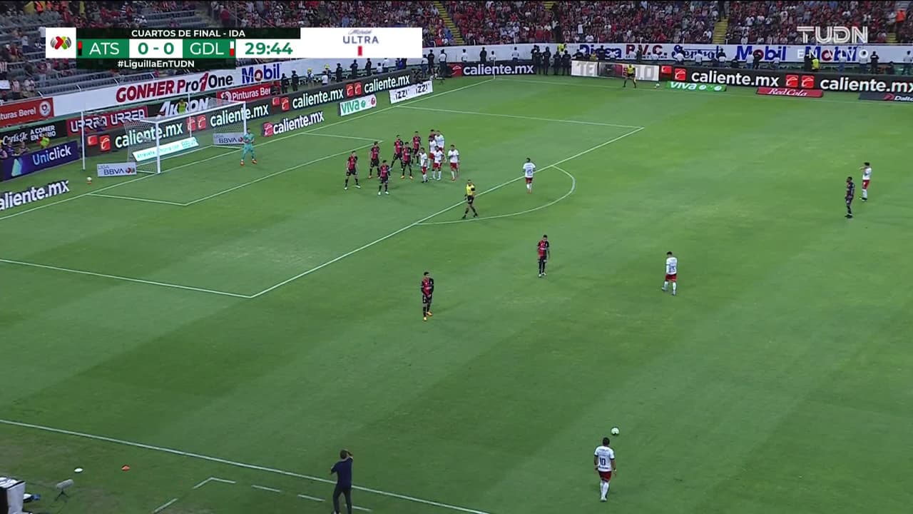 ¡TIRO ATAJADO! disparo por Alexis Vega.