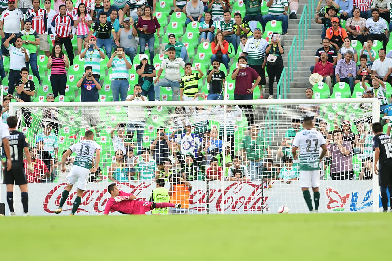 El primer gol del partido llegó con un penalti a favor de Santos al minuto 19 del segundo tiempo, que definió Jonathan Rodríguez.